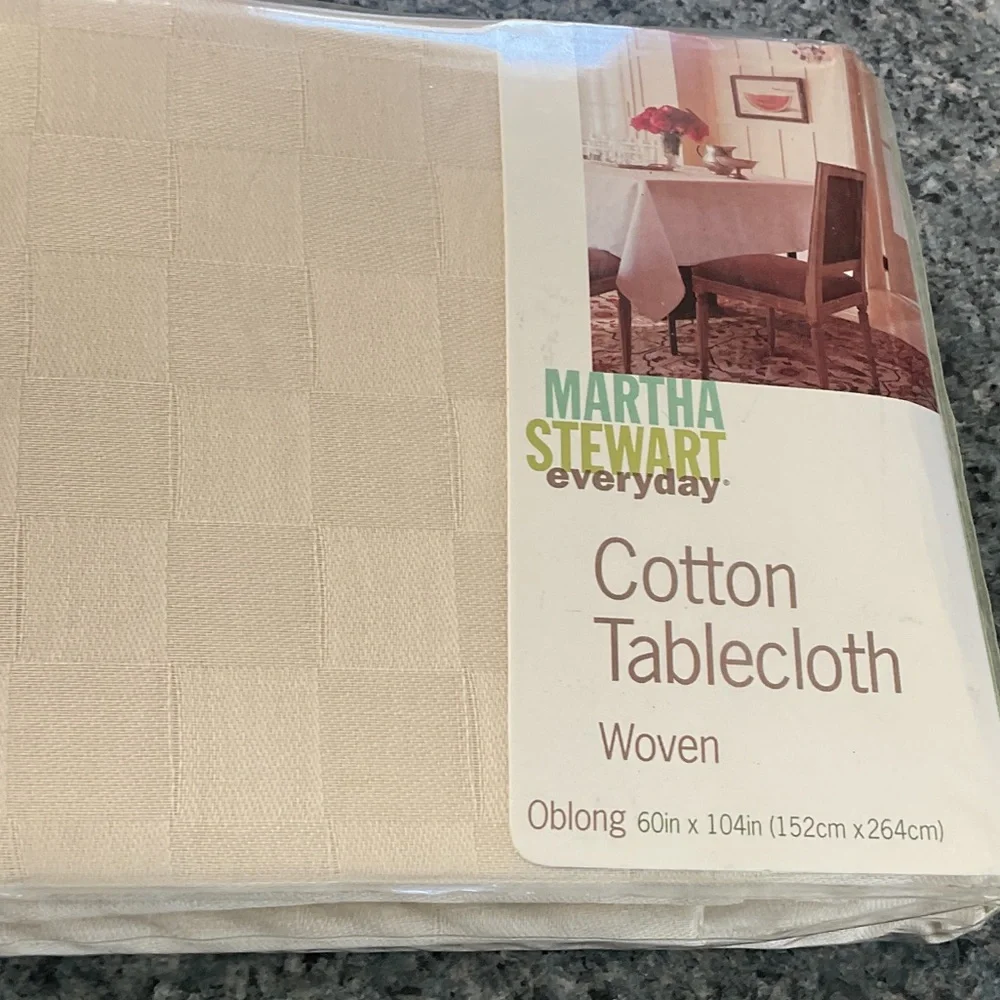Martha Stewart everyday tablecloth 60” by 104” cotton